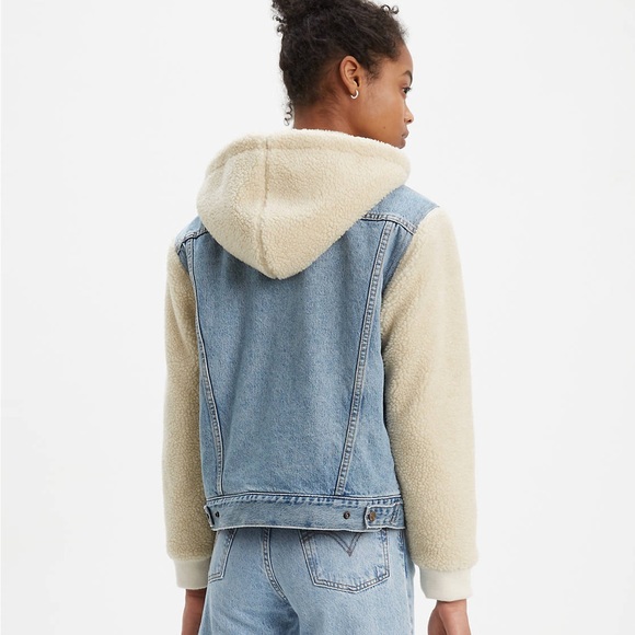Levi’s Ex-Boyfriend Sherpa Hooded Trucker Jacket - Picture 2 of 6